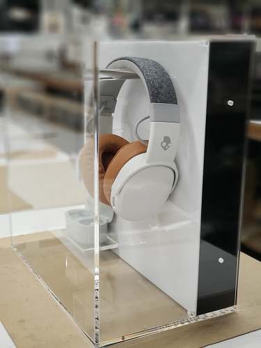 13728 normandie ave white SkullCandy cordless headphones gardena